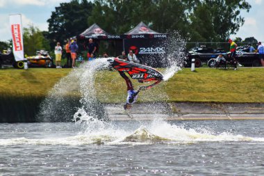 UIM Aquabike Sınıfı Pro Avrupa Şampiyonası - LITHUANIA GRAND PRIX. Akrobatik atlayış. 2023 'te Kupiskis Litvanya. 07.07. 2023.