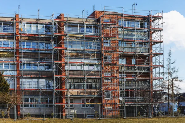 Ein Altes Kommunistisch Erbautes Wohnhaus Wird Mit Europäischen Investitionsmitteln Renoviert — Stockfoto