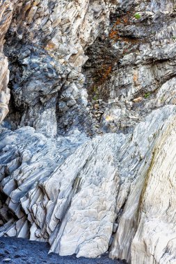Güney İzlanda 'da Vic yakınlarındaki siyah bir kumsalda Reynisfjara' nın kayalık görüntüsü ve dokusu.