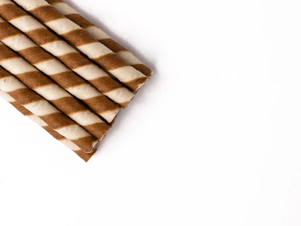 Rolos Wafer Com Chocolate Isolado Fundo Branco — Fotografia de Stock