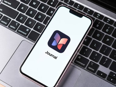 Batı Bangal, Hindistan - 5 Haziran 2023: Telefon ekranında Apple Journal uygulaması.