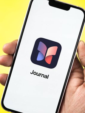 Batı Bangal, Hindistan - 5 Haziran 2023: Telefon ekranında Apple Journal uygulaması.