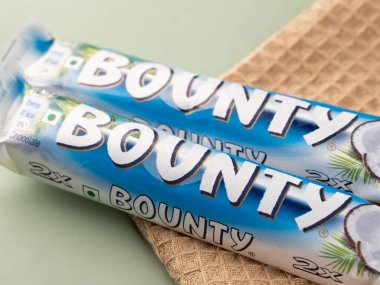 Batı Bangal, Hindistan - 20 Mayıs 2023: Farklı arkaplanda çekilen ödüllü çikolata fotoğrafları.