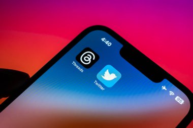 Batı Bangal, Hindistan - 5 Temmuz 2023: Telefon ekranı görüntülerindeki iplik uygulaması.