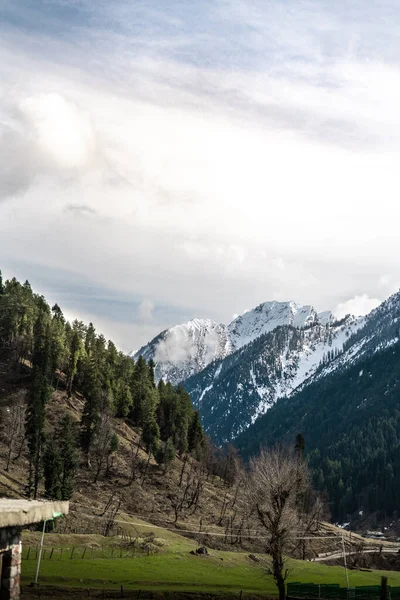 Pemandangan Yang Menakjubkan Dan Pegunungan Kashmir Gambar Saham — Stok Foto