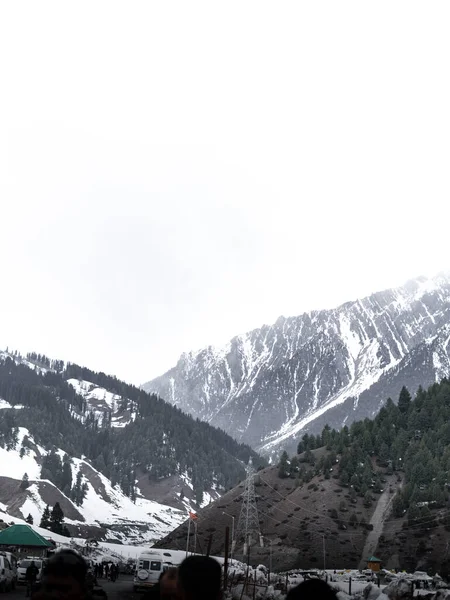 Hermoso Paisaje Invernal Con Árboles Cubiertos Nieve Montañas Cachemira — Foto de Stock