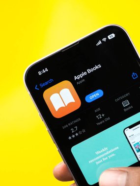 Batı Bangal, Hindistan - 20 Şubat 2023: Telefon ekranında Apple Books.