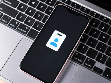 Batı Bangal, Hindistan - 20 Şubat 2023: Apple Business Essentials on phone screen stock image.