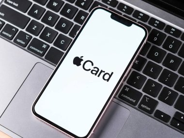 Batı Bangal, Hindistan - 20 Şubat 2023: Telefon ekranında Apple Card.