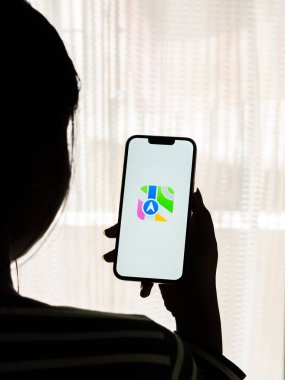 Batı Bangal, Hindistan - 20 Şubat 2023: Telefon ekranındaki Apple haritaları.