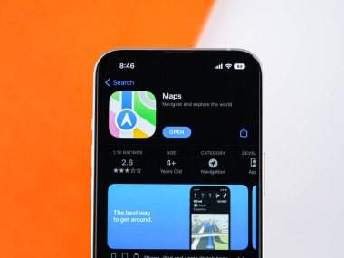 Batı Bangal, Hindistan - 20 Şubat 2023: Telefon ekranındaki Apple haritaları.