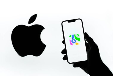 Batı Bangal, Hindistan - 20 Şubat 2023: Telefon ekranındaki Apple haritaları.