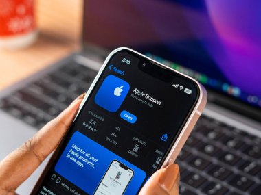 Batı Bangal, Hindistan - 20 Şubat 2023: Telefon ekranındaki Apple destek uygulaması.