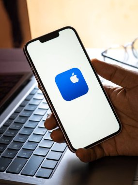 Batı Bangal, Hindistan - 20 Şubat 2023: Telefon ekranındaki Apple destek uygulaması.