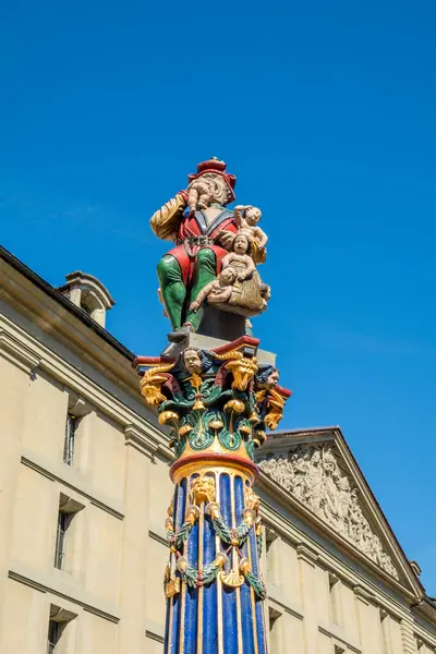 Mytologická Fontána Dítěte Jedoucího Zlobra Bernu Švýcarsko — Stock fotografie