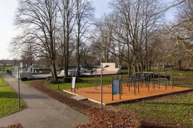 Yeni kaykay parkı ve şehir parkında (Stadspark), Ninove 'da sokak idman merkezi. Şehre daha iyi eğlence imkanları sağlamak için son zamanlarda kuruldu..