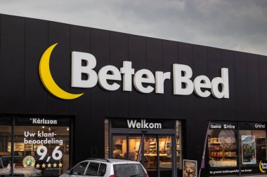 DENDERMONDE, BELGIUM, 27 EYLÜL 2025: Flanders 'ta bir Beter Yatak mağazasının dış görüntüsü. Belçika 'da 17 mağazası bulunan Hollandalı zincir mağazası (Beter Bed Holding NV). Yukarıdaki alanı kopyala.