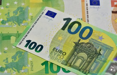 Çeşitli ülkelerin banknotlarının görüntüleri. Avro fotoğrafları.