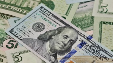 Çeşitli banknotların görüntüleri. dolar fotoğrafları..