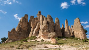 Jeolojik oluşumlar ve sönmüş volkanların fotoğrafları. manzara resimleri.