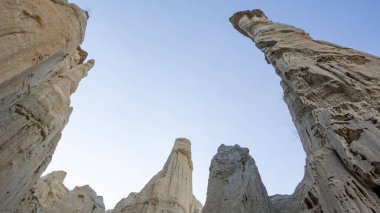 Jeolojik oluşumlar ve sönmüş volkanların fotoğrafları. manzara resimleri.