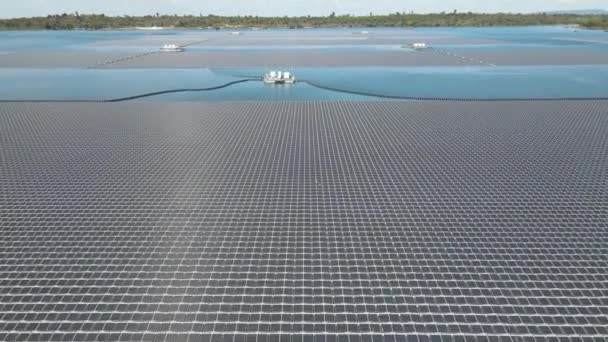 Aerial Top View Solar Panels Solar Cells Buoy Floating Lake — Wideo stockowe
