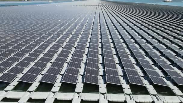 Aerial Top View Solar Panels Solar Cells Buoy Floating Lake — стоковое видео