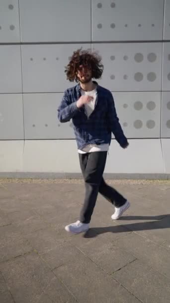 Vertical Video Stylish Male Street Dancer Dancing Hip Hop Breakdance — Vídeo de Stock