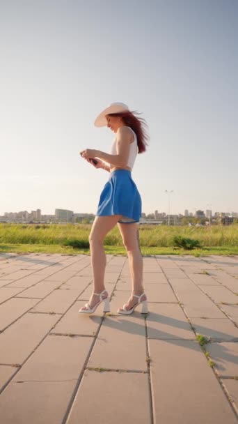 Vertical Video Happy Woman Slim Figure Smiles Walks City Park — Stock Video