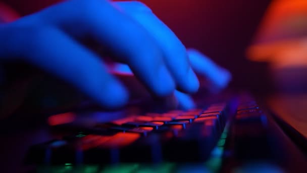 Close Unrecognizable Man Using Computer Keyboard Code Website Neon Lighting — 图库视频影像