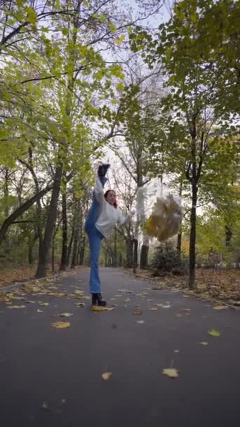 Happy Woman Jeans White Sweater Stands Split One Leg Raises — Vídeo de Stock