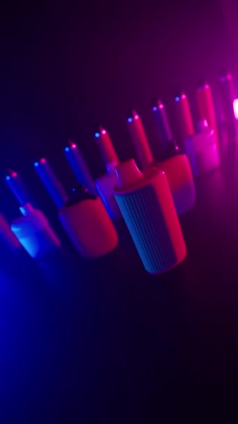 Dużo Vapes Elektroniczne Papierosy Neon Jasnociemne Tło Koncepcja Uzależnienia Nikotyny — Wideo stockowe