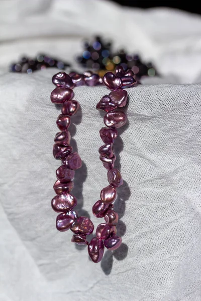 Makro Abstrakte Textur Hintergrund Einer Tiefrosa Farbe Barocke Perlenkette Mit — Stockfoto