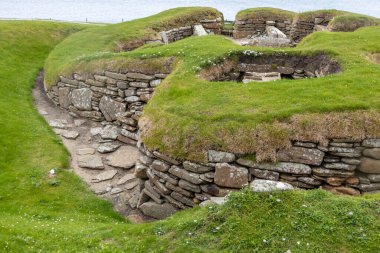Skara Brae 'nin manzara manzarası. Kuzey İskoçya' daki Orkney Adası 'nda 5 bin yıllık Neolitik köy yerleşimi.