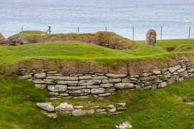 Skara Brae 'nin manzara manzarası. Kuzey İskoçya' daki Orkney Adası 'nda 5 bin yıllık Neolitik köy yerleşimi.
