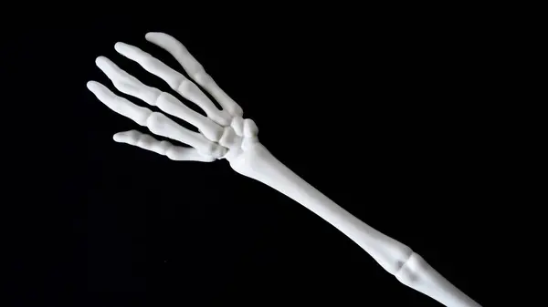 Een Skelet Van Mensenhanden Een Zwarte Achtergrond Bovenaanzicht Kopieerruimte Halloween — Stockfoto