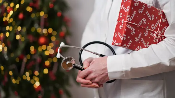 Концепція Медичного Банера Різдво Новий Рік Жінка Лікар Білому Пальто Ліцензійні Стокові Зображення
