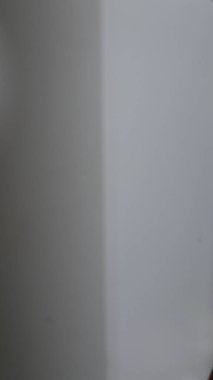 Grafik ve web tasarımı için beyaz duvar dokusunun bulanık arkaplanı. Bulanık beyaz duvar arkaplan tasarımı ögesi