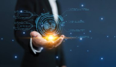 İşadamı, yapay zeka ile veri ve analiz üretmek için yapay zeka kullanıyor. Geleceğin teknoloji dönüşüm veri bağlantısı için akıllı robot yapay zeka kullanıyor. Yapay zekayla sohbet ediyor.