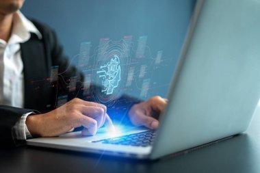 İş kadını, yapay zekayı dizüstü bilgisayarla belge yönetimi kavramında kullanıyor. İş adamı Ai Tech, El-Fütüristik Teknoloji ile Sanal Grafik Küresel İnternet Bağlantısı Sohbeti gösteriyor.