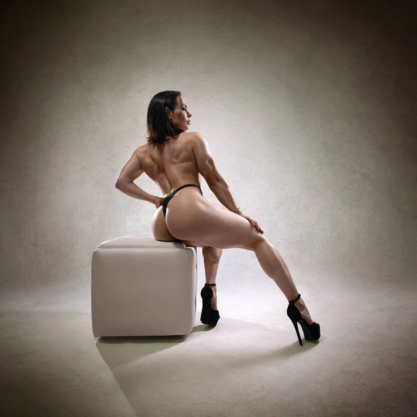 Beautiful Sexy Bodybuilding Woman Great Back Butt Posing Dark Studio — Fotografia de Stock