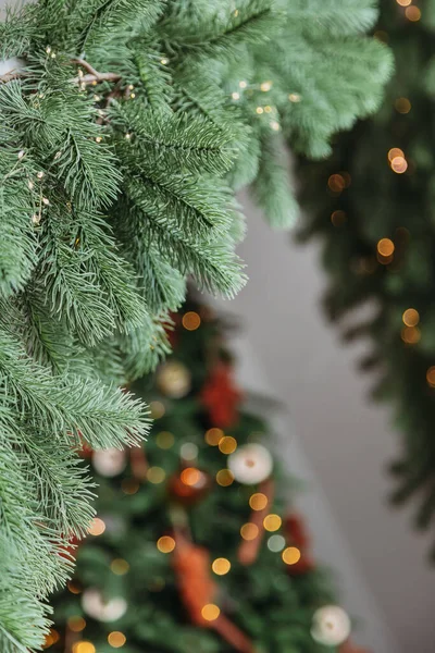 Noel Arkaplanı Süslenmiş Noel Ağacı — Stok fotoğraf