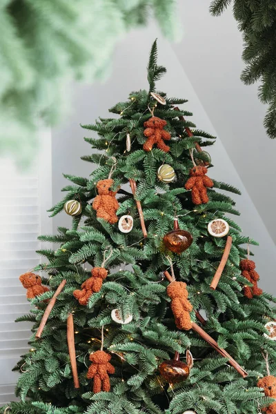 Vánoční Pozadí Zdobené Moderní Vánoční Stromeček — Stock fotografie