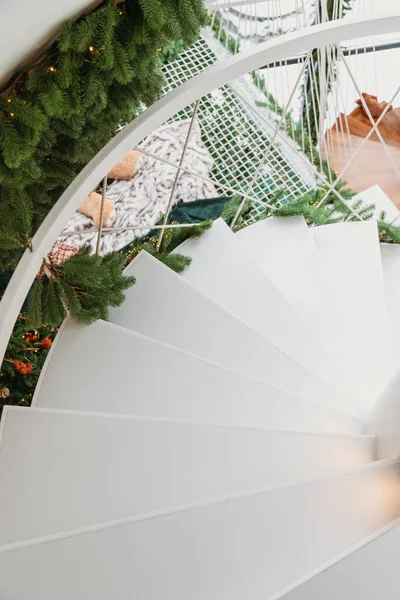 Modern Light Interior Staircase Christmas Decoration — Stock Photo, Image
