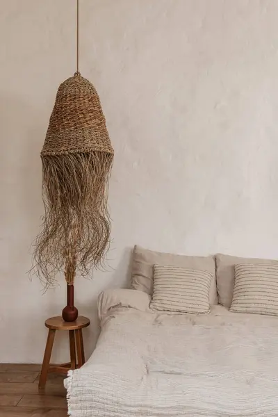 White Simple Wabi Sabi Bedroom Design Woven Lamps Comfortable Bed — Stock Photo, Image