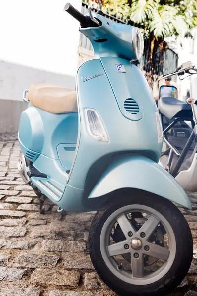 Funchal Madeira Portugal 2021 Blue Scooter Vespa Parked Old Street Stockfoto