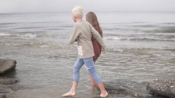 Children Walk Beach Trough Water — Stock Video