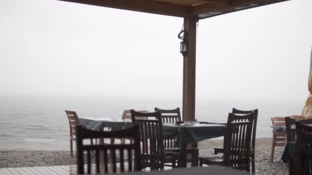 Das Ende Der Saison Der Türkei Sintflutartiger Regen Einem Café — Stockvideo