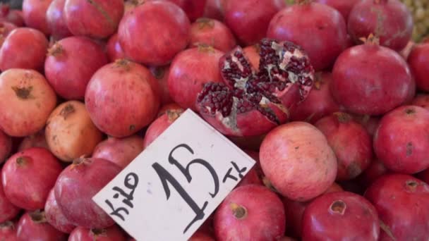 Koper Kiest Granaatappels Fruitmarkt Turkije — Stockvideo