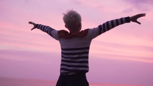 Boy Enjoys Beautiful Sunset Sea — Stock Video